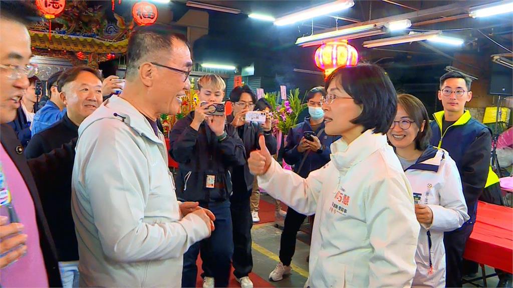 春酒歌手熱唱「衝衝衝」竟是蘇巧慧！身影「重疊蘇貞昌」網震驚：有被嚇到