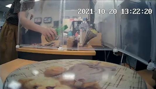 3年前女主播宮鬥「辦公室法器」一次看!「拿符咒做1事」嚇壞同事:很邪門