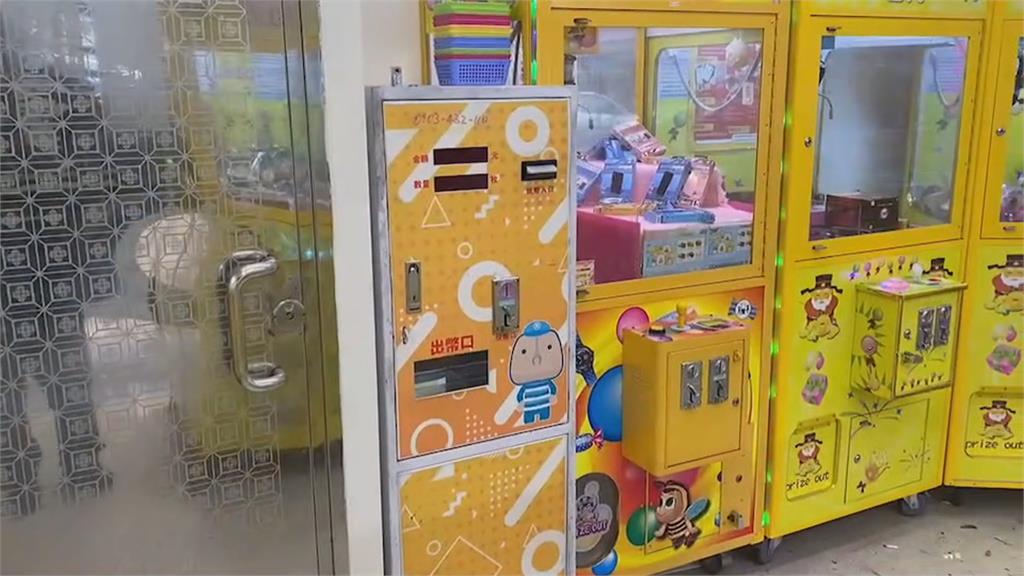 趁停電直闖娃娃機店 賊撬開兌幣機偷走7萬元