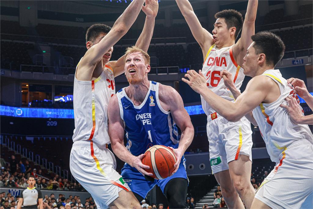 籃球/台灣男籃對決中國!台灣隊決勝節遭逆轉以93比100吞下敗仗