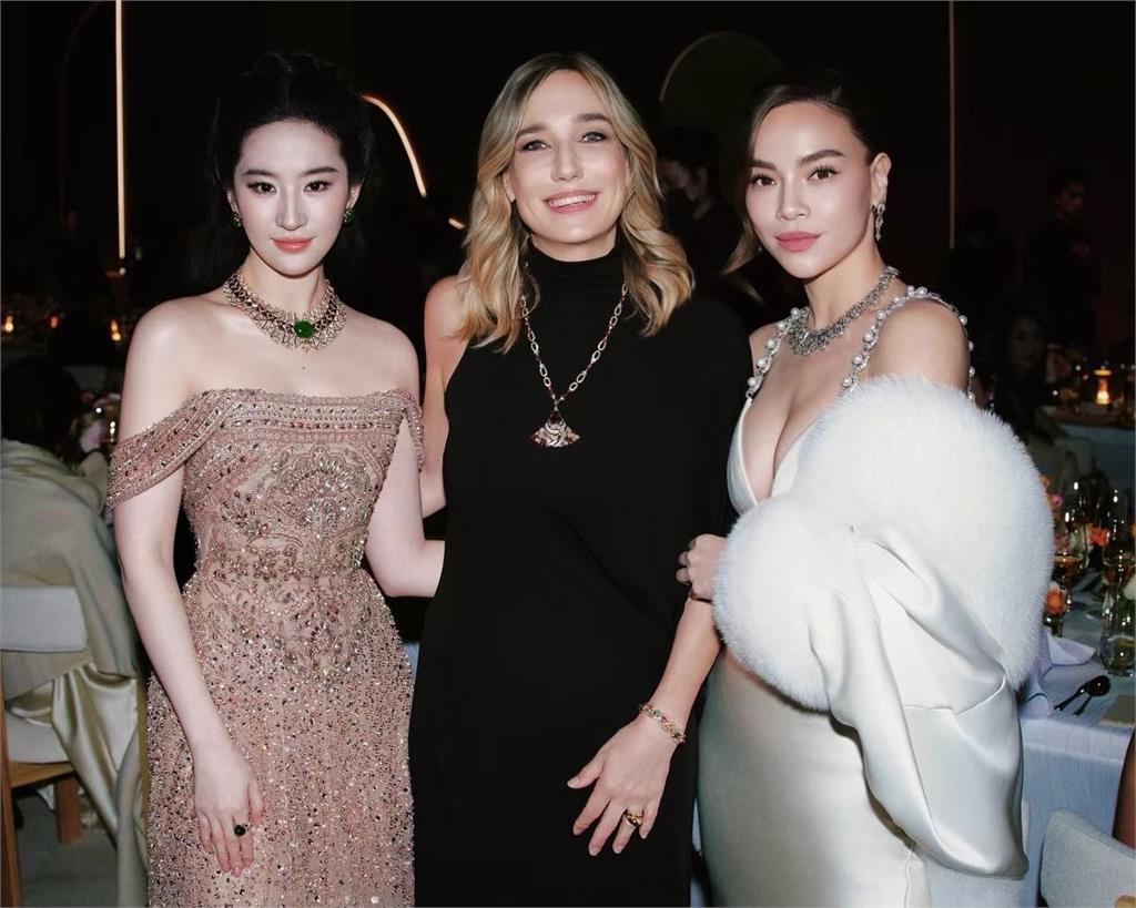 劉亦菲被罵到刪文！合照「切掉越南女星」只留CEO　本尊大方回應：我會再努力