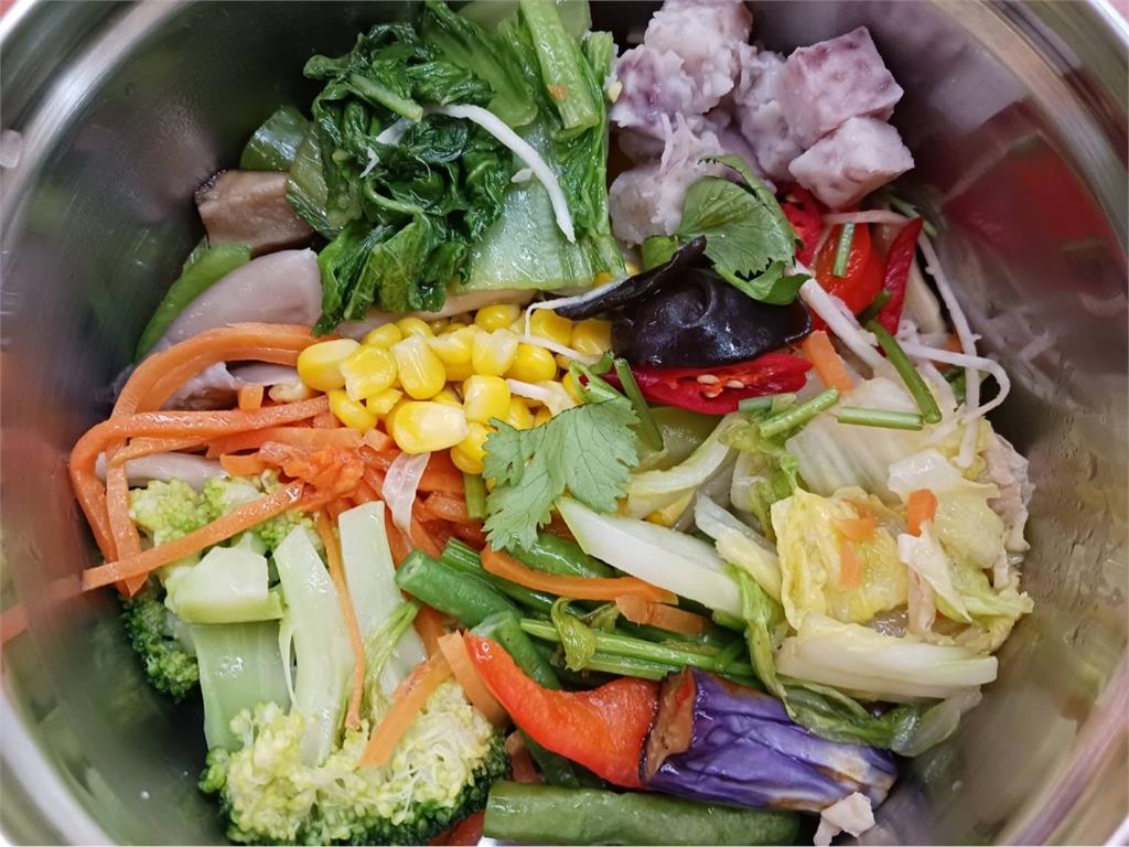 2份素食「被收235元」!他嘆連素都吃不起「菜色曝光」網笑:算便宜了