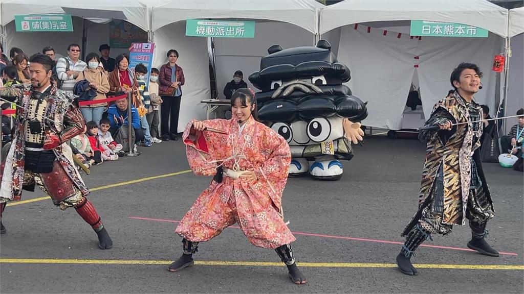 人氣夯!高雄愛河灣9天湧320萬人次 港邊強風「兔兔」先下班