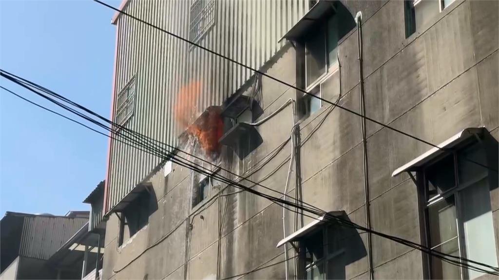 高雄民宅火警!疑兄弟爭家產爆衝突 6旬兄涉縱火