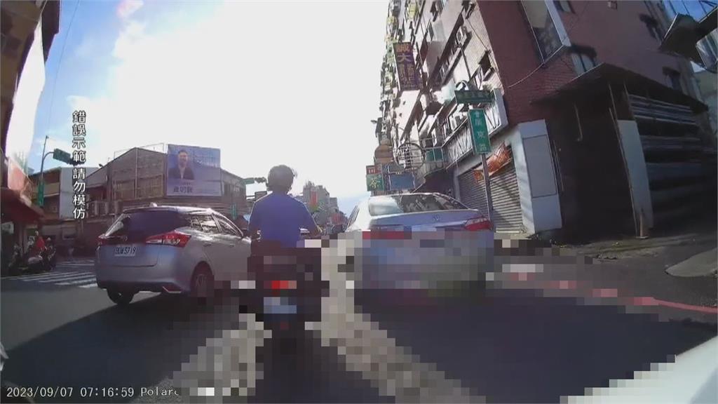 有打方向燈就無敵了? 轎車突切車道後方車險撞上