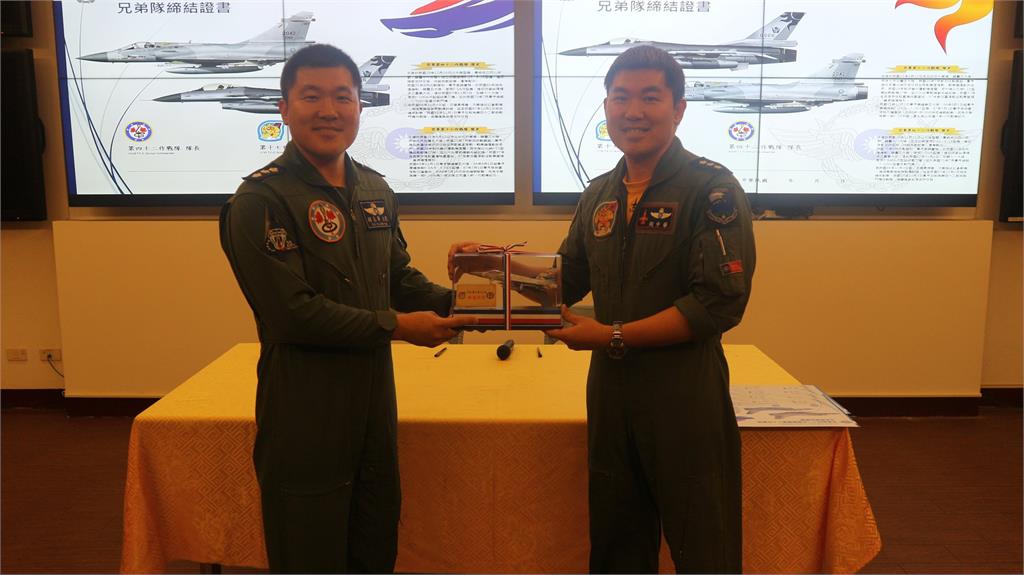 國軍首現「雙胞胎將軍」 胡志華、胡中華皆出身飛官