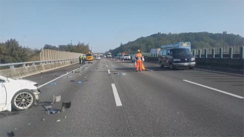 國3大山段上午死亡車禍! 自撞護欄駕駛噴飛還被自己車輾死