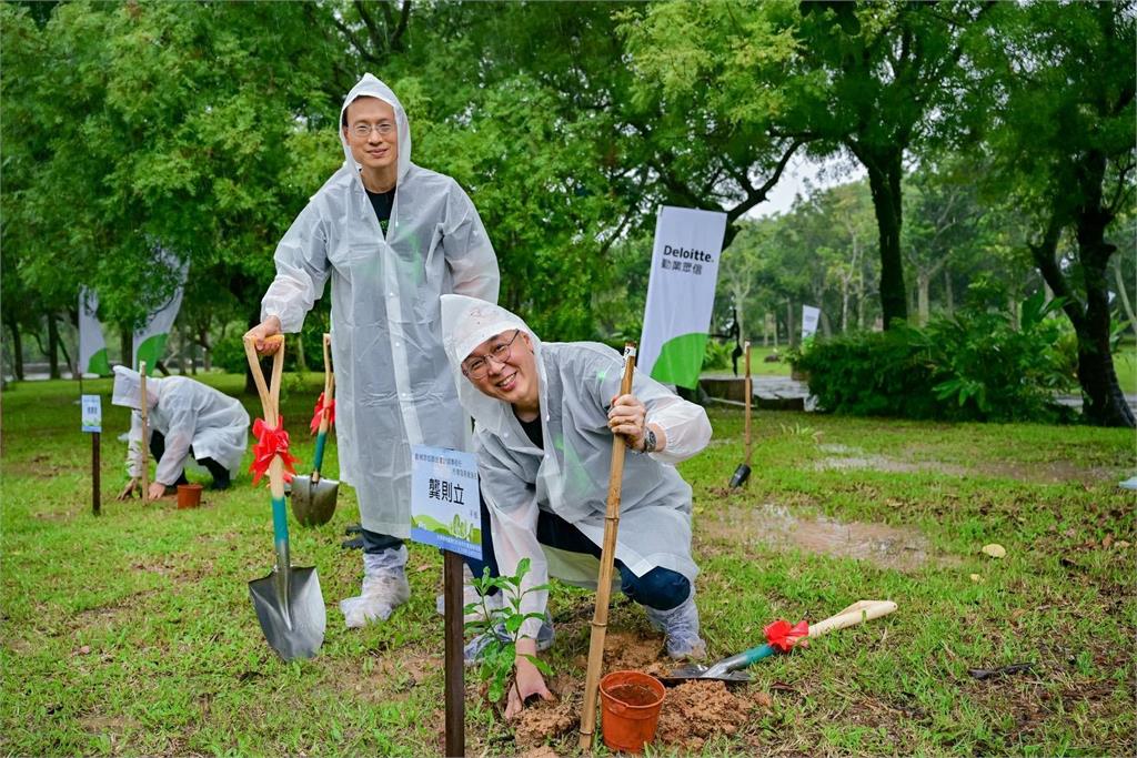 捲起袖腕！勤業眾信「種下」永續承諾植根台灣