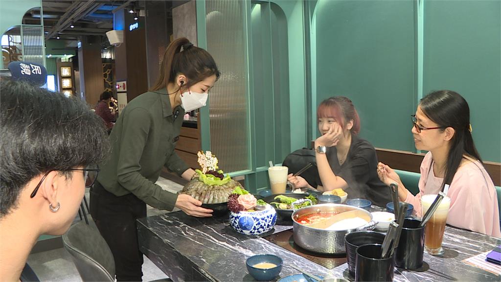 缺工!餐旅業近三年調高薪資13% 勞退均薪仍不到3萬元