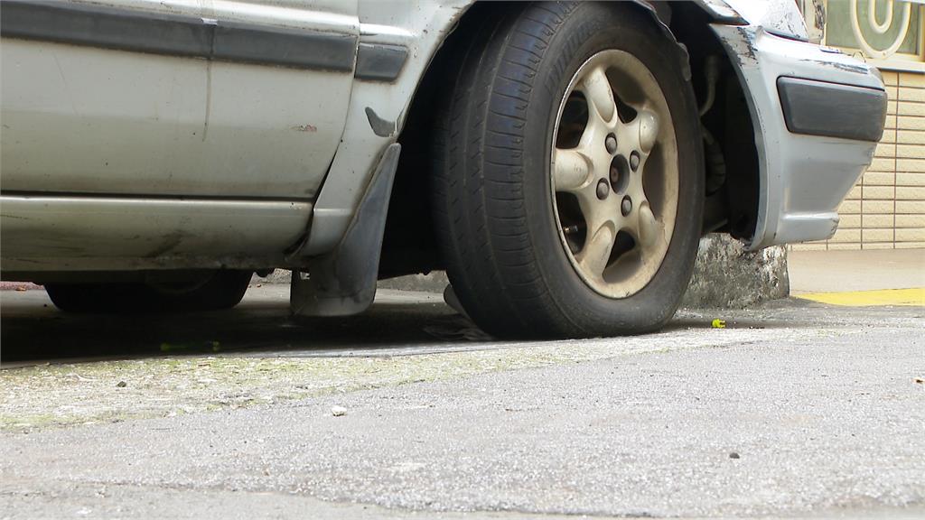 物件前停車長達1年半！　房仲無法帶看房憤而砸車