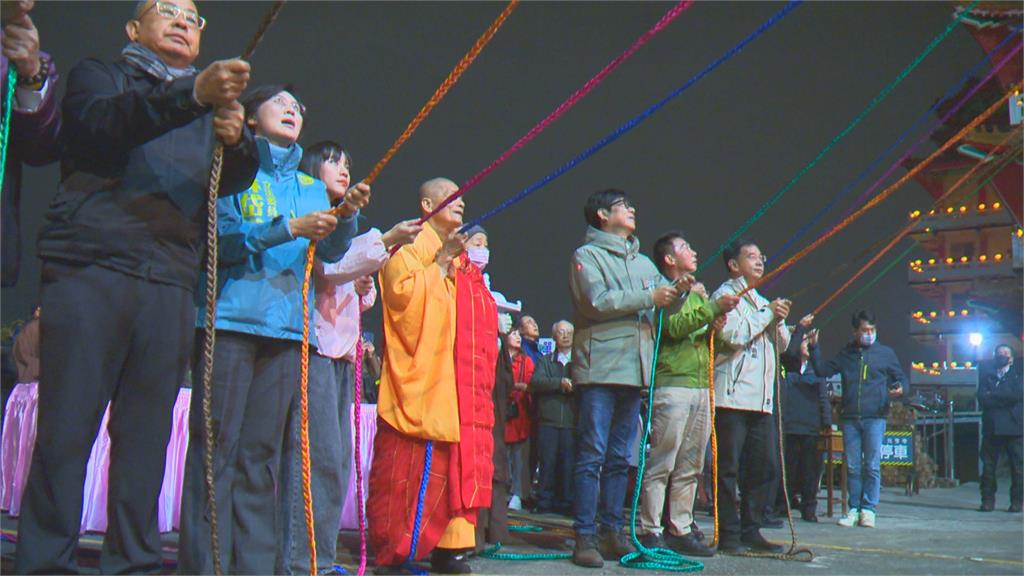 高雄元亨寺除夕夜敲鐘祈福　108響鐘聲祈求國泰民安