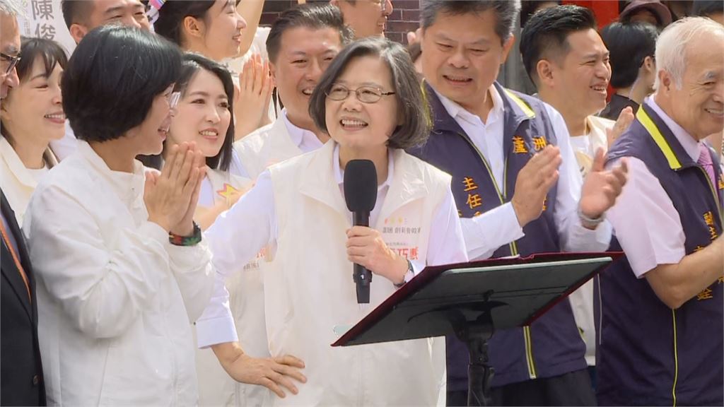 快新聞／政壇大咖來了！合體蘇巧慧喊「最棒市長」 突提蘇貞昌1事全場大笑