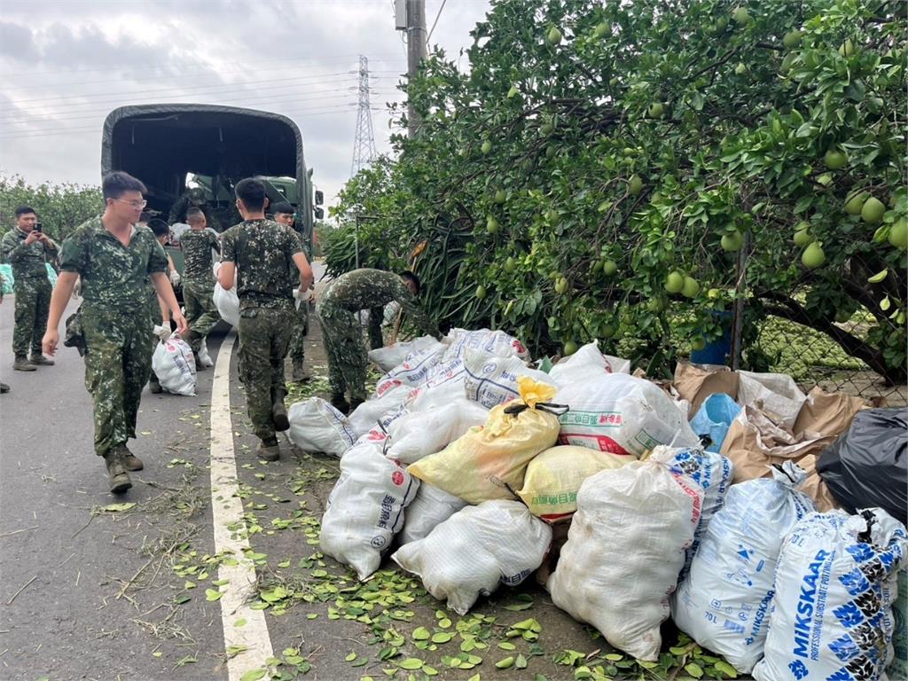 颱風來襲文旦果農心碎 黃偉哲親勘災協助復原