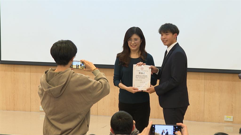 鄭麗文演講嗆副教授「太沒大腦」惹議！陳揮文嘆「很難看」：黨主席應該謙虛