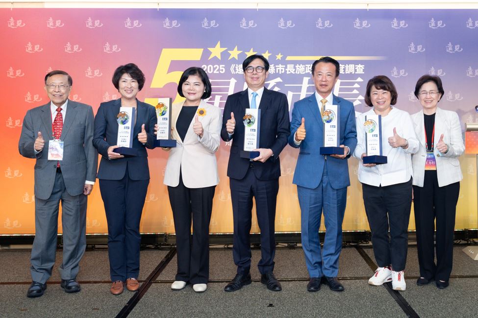 饒慶鈴蟬聯《遠見》五星縣長 領獎展現慢經濟施政成果