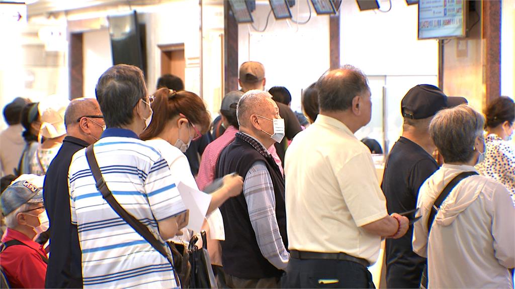 新冠升溫!衛福部找醫界5大團體開會 連假急診增9%