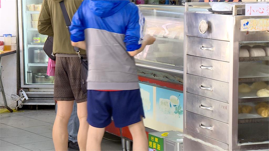 買早餐與黑衣人擦身看一眼　男竟遭持刀恐嚇