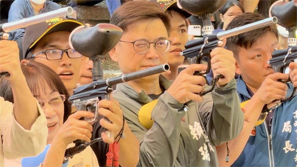 賴瑞隆PK「漆彈大賽」 組隊議員張博洋與大學生同場競技