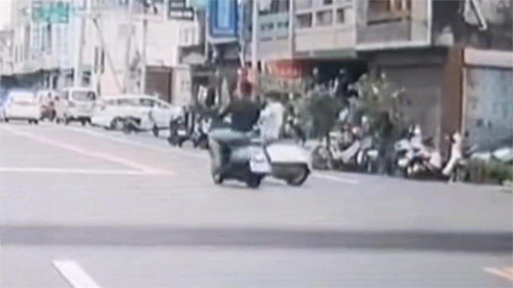 男騎士撞人後肇逃? 警:騎15公尺後有折返