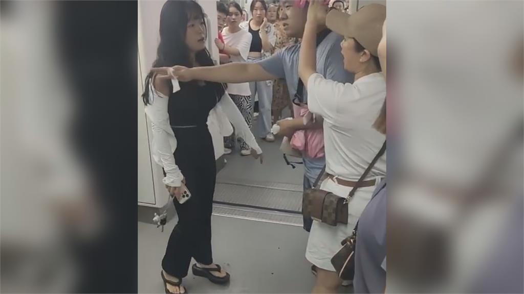 中國大媽搭地鐵懷疑兒子被偷拍 女子回嗆反遭敲破頭
