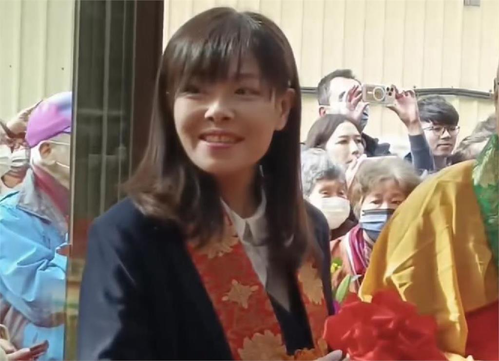 快新聞/妹妹頭造型不一樣了!高院停審高虹安案 劉世芳:停職狀態未改變