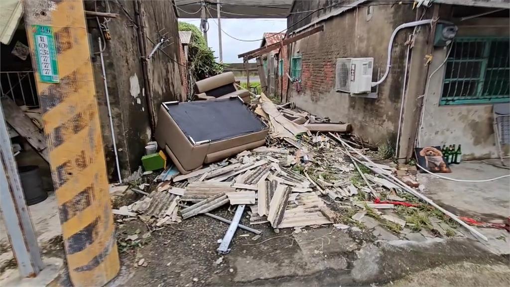 有家歸不得!台南鹽埕里受颱風肆虐 住家變成「露天房」