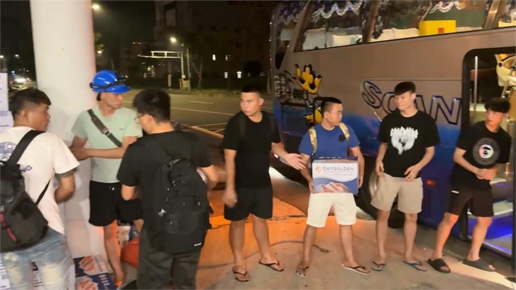 高雄「鏟子超人」助花蓮救災　近60人響應「包2台遊覽車」出發
