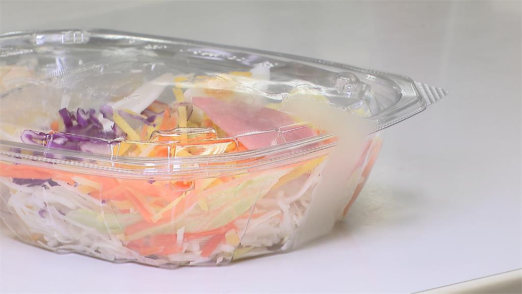 超商沙拉「飛蟲亂竄」 品牌疑將責任推託外送平台