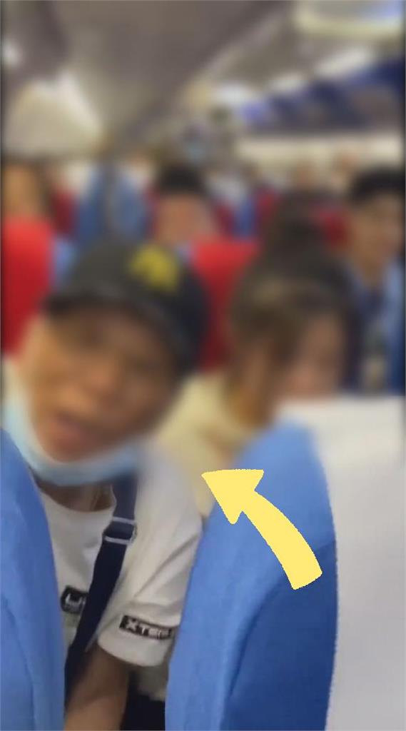 中國大媽機上換位失敗 髒話連飆轟:你就得讓我