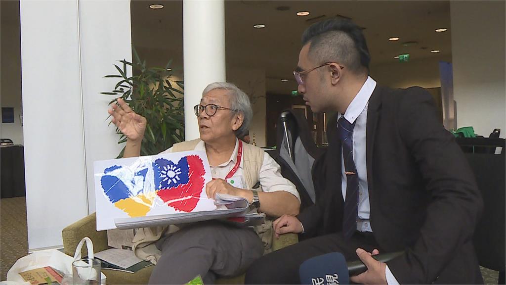 總統府資政曾道雄赴烏帶回勳章 曾聖光烏克蘭從軍戰死 澤倫斯基頒「勇氣」勳章