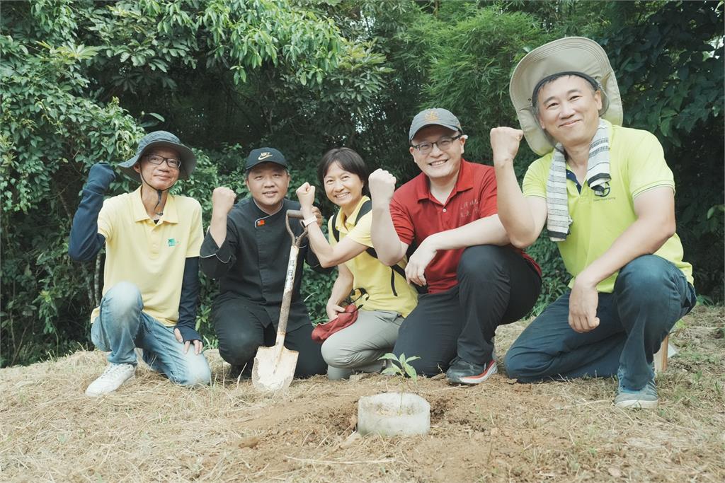 佛光大學周鴻騰執行長 榮獲「2025永續傑出人物獎」