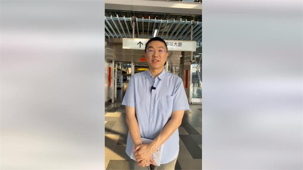 謝國樑連三日車站鞠躬 台鐵人員當面喊:行政中立
