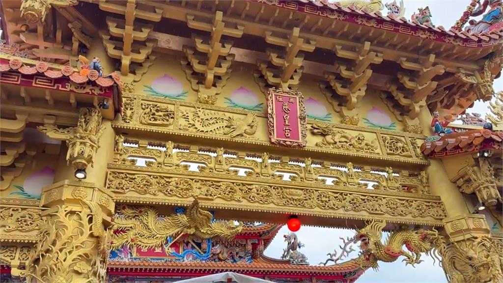 快新聞/春節最甜廟宇!宜蘭慈皇宮「奶凍吃到飽」連發5天 信徒大排長龍