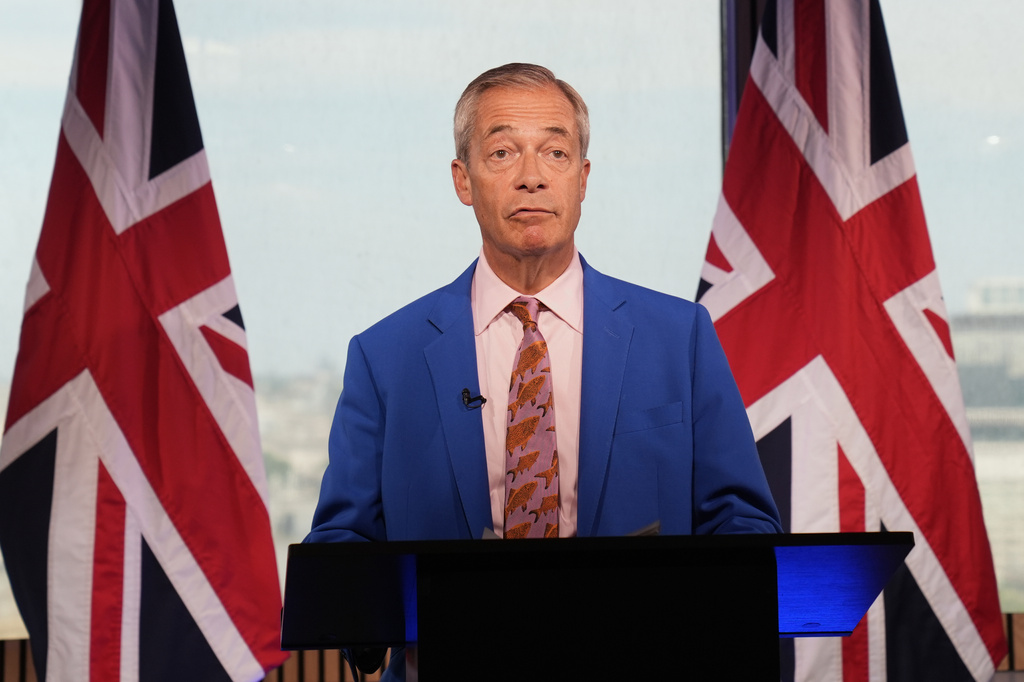 快新聞／英式幽默太炸裂！議員補選對手竟是「垃圾桶頭套男」　賭盤賠率曝光