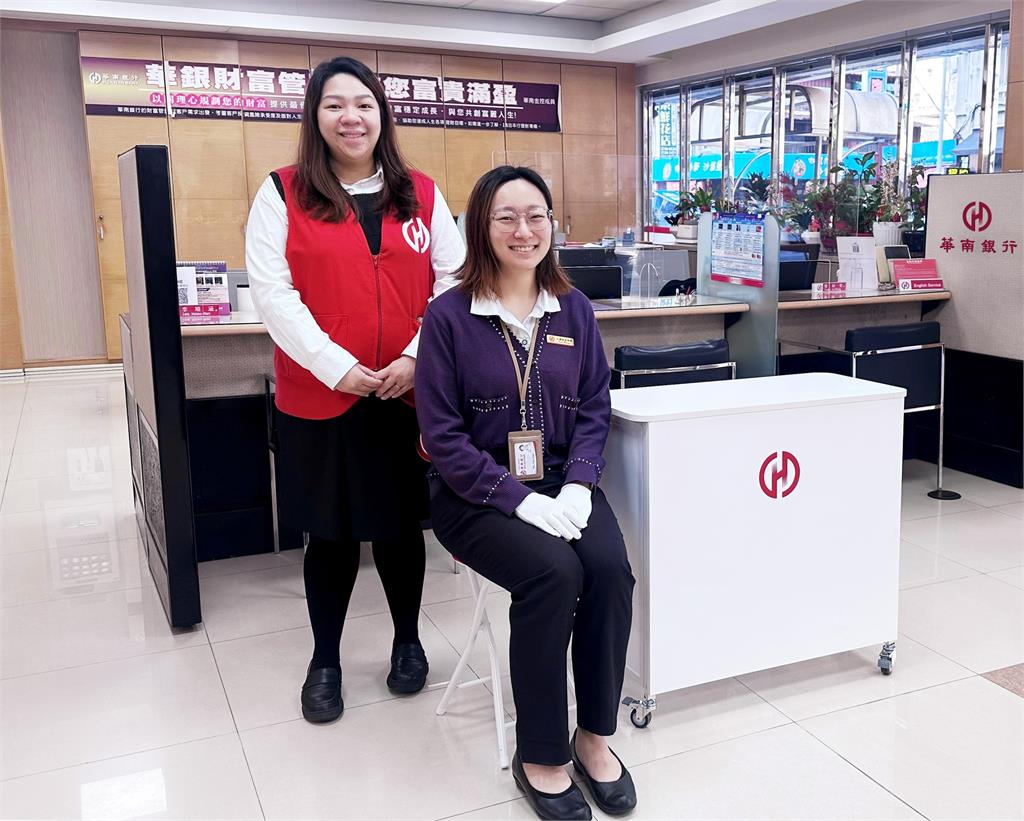 華南銀行首創大廳值勤桌椅 打造多元共融的友善職場