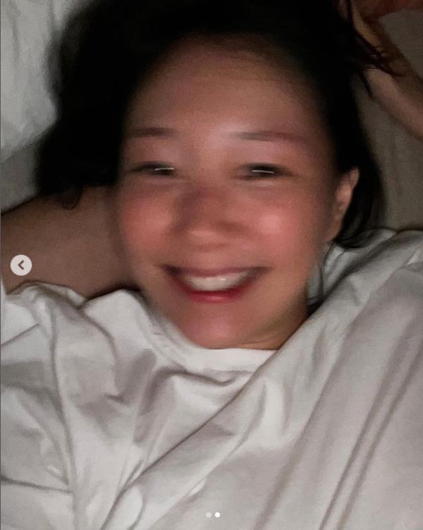 南韓女星「私密床照」羞圖流出！1男1女「同房玩臂枕」公司緊急回應