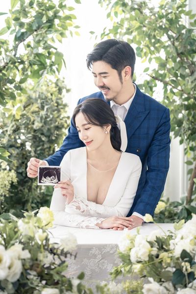 Apple宣布結婚「還有1喜」!激美婚紗「狂炸線條」嗨喊:不只是人妻