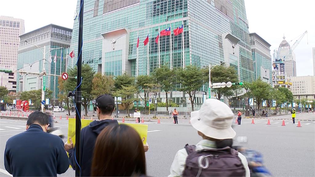 Alex登台北101　賈董1舉動曝國旗飄揚　全球190國直擊台灣！