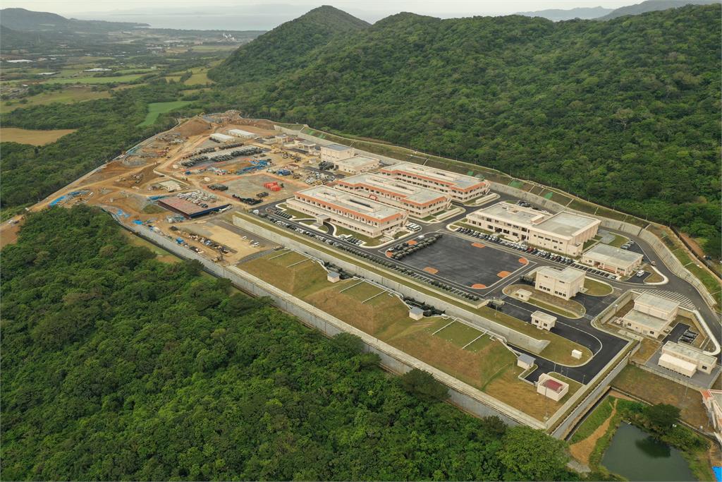 抗議石垣島設飛彈部隊基地　居民一度阻擋彈藥車進入