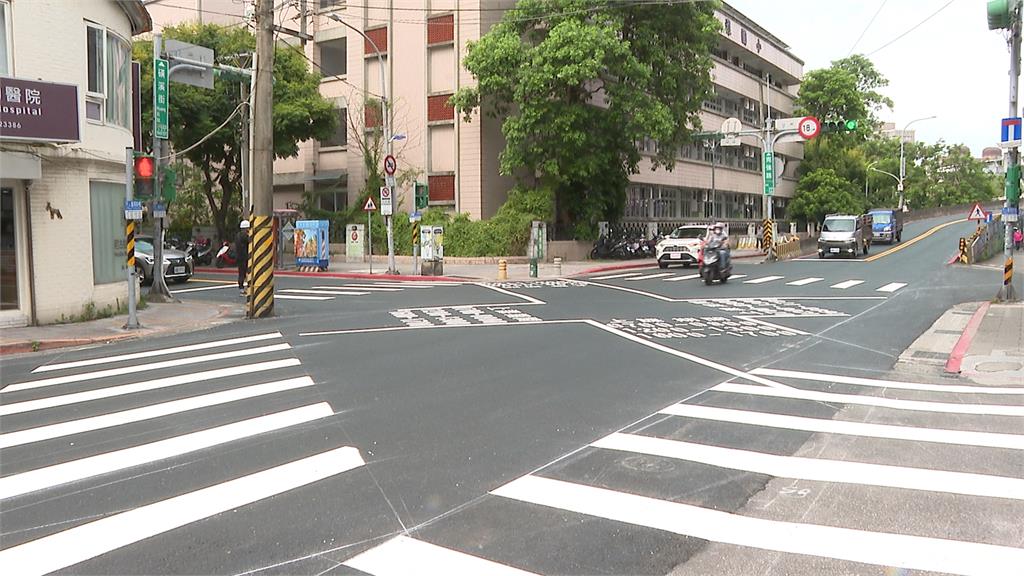 蘭雅國小周遭路面工程「凌晨趕工」 居民怒:吵到睡不了