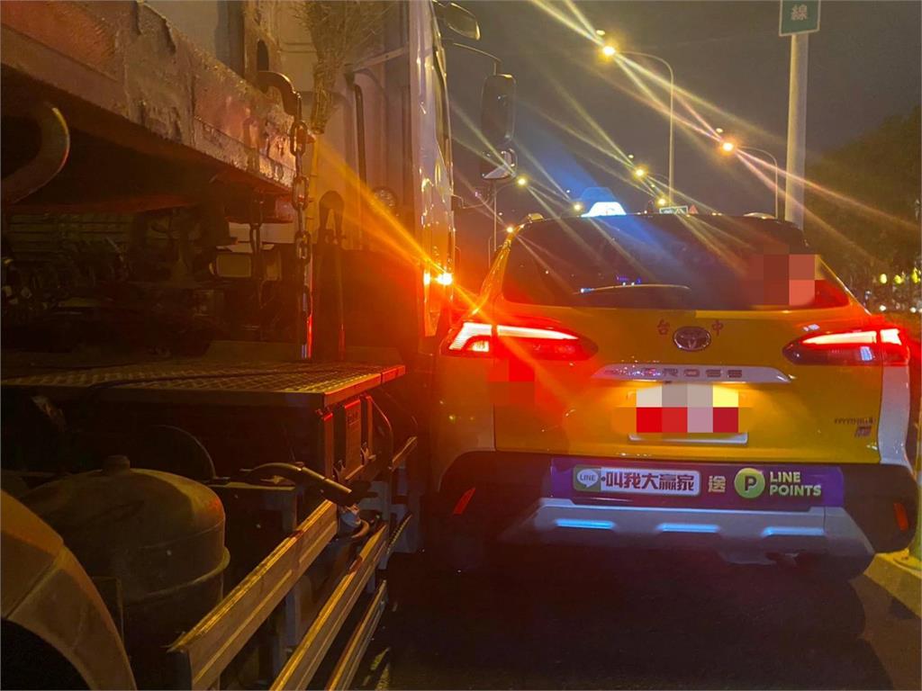 台中尾牙趕攤驚魂! 「必巡」歌王曾瑋中搭小黃遇貨車擦撞