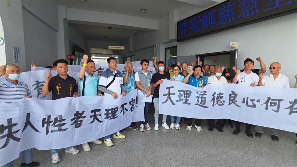 護理師遭二度輾壓慘死　家屬下跪痛哭求判死