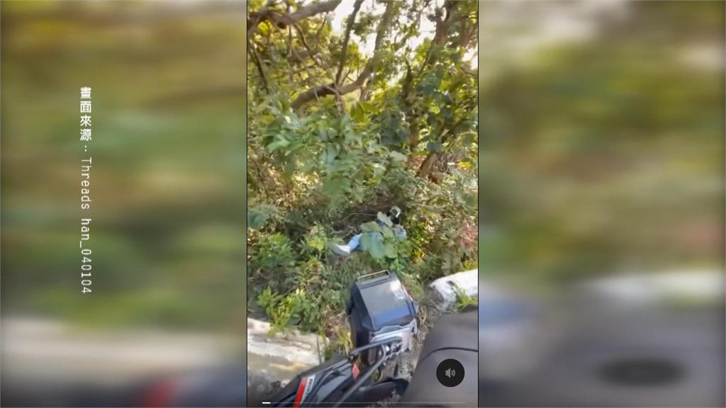 機車停柴山大路陡坡上 下一秒... 機車突然下滑 騎士摔落邊坡