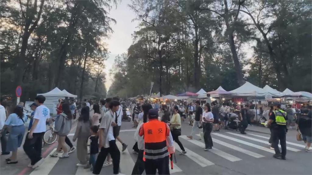 台南「漁光島生活節」人潮多 漁光大橋擠爆上演人車爭道