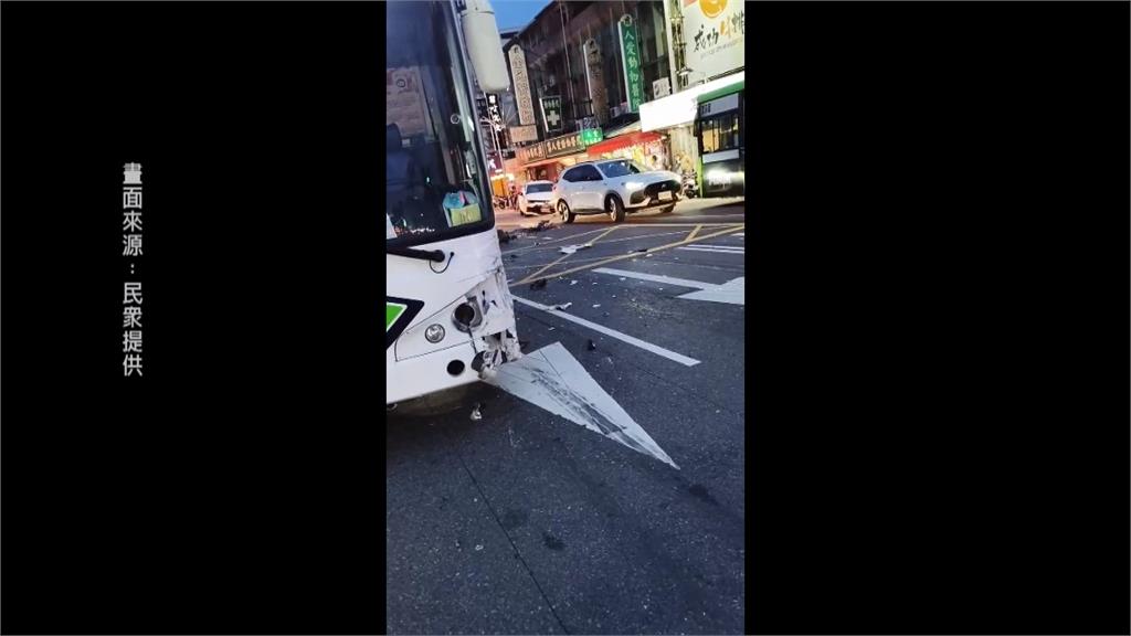 台中太平轎車逆向撞公車 車道限縮再釀擦撞事故