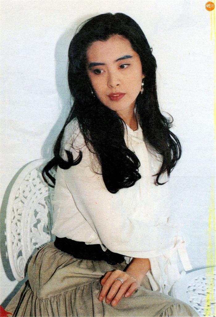 王祖賢40年前學生嫩照曝!「靈動雙眼、稚嫩甜笑」 網讚:果然女神