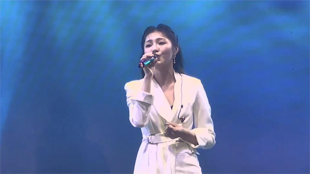 療癒女聲楊淨宇華山握手會 應援團舉牌力挺