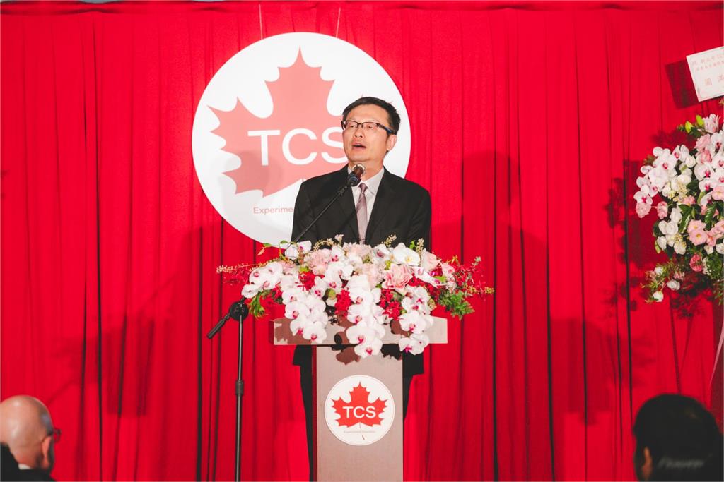 TCS 第⼆屆畢業典禮 加拿⼤代表與新北教育局⻑蒞臨祝賀