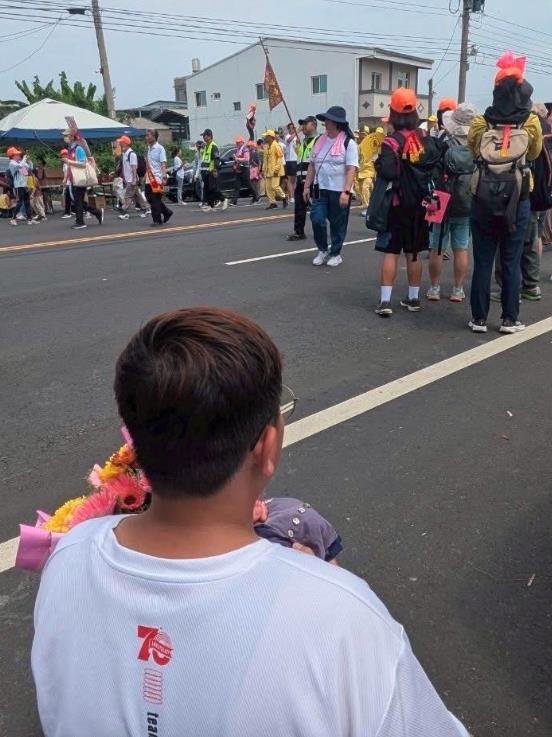 香燈腳伸援手:媽祖請我來幫你!信眾靠1張符「救回病危嬤」隔年進香再相遇