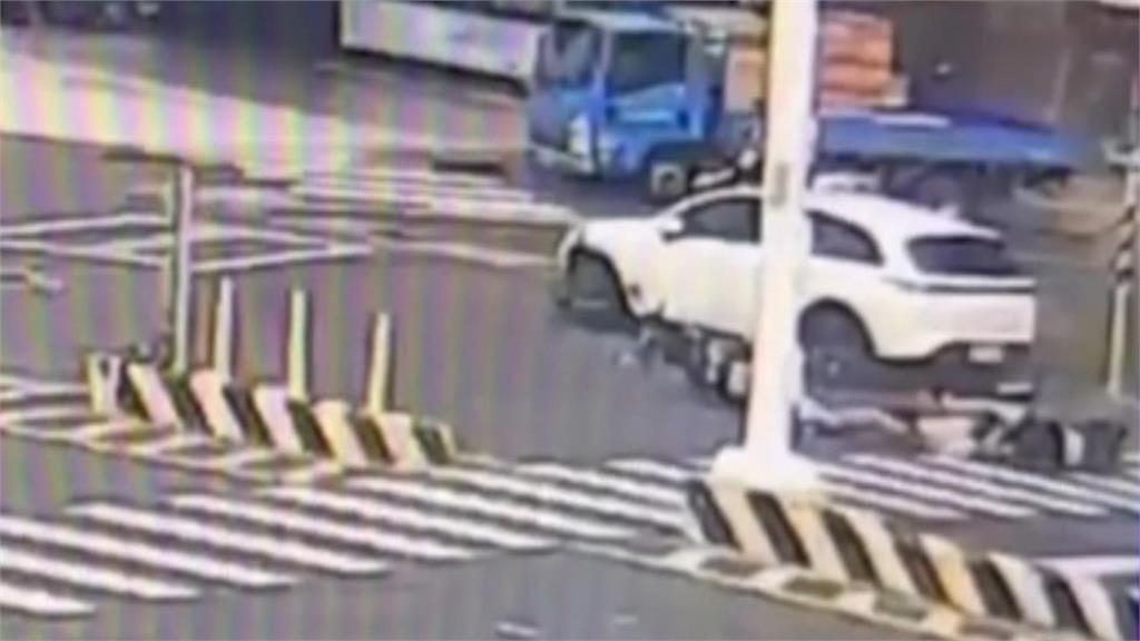 又是毒駕！台南轎車連環追撞汽機車　3騎士遭當場撞飛